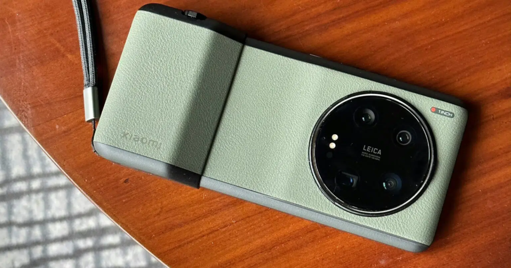 Xiaomi Executive Lu Weibing To Use Xiaomi 14 Ultra For Taking Pictures