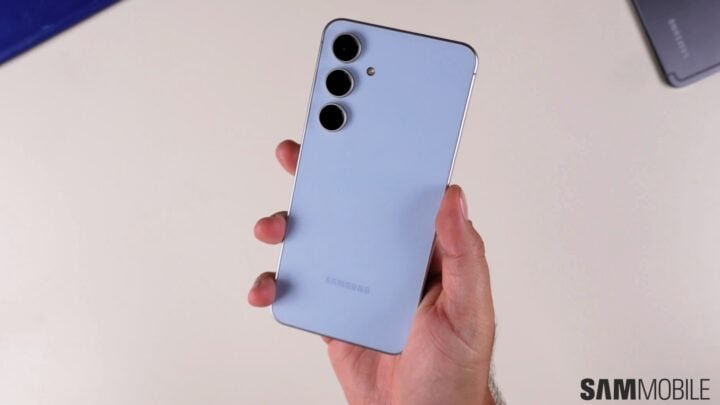 Galaxy S24 FE owners can try One UI 7 using an official hack