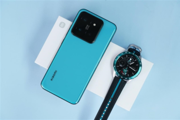 Xiaomi Releases Custom Xiaomi 14 And Xiaomi Watch S3 Following Its Car Color Scheme