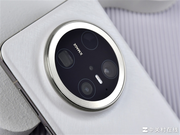 Huawei Mate 70 Pro + Red Maple Image Real Shot: It really lives up to its reputation