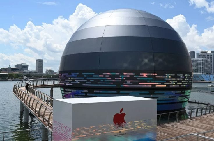 Apple Floating Store
